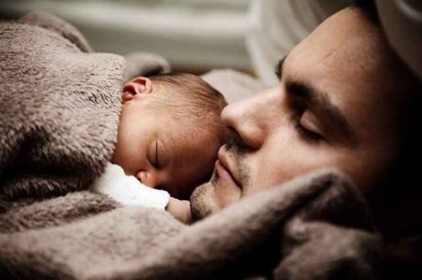 Le point sur l’allongement du congé paternité de 14 à 28 jours