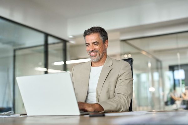 Transmission d'entreprise : le montage holding
